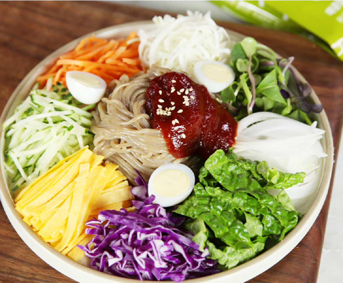 [Dongwon] Cold Buckwheat Spicy Noodles 405g [동원] 면발의신 쟁반 막국수